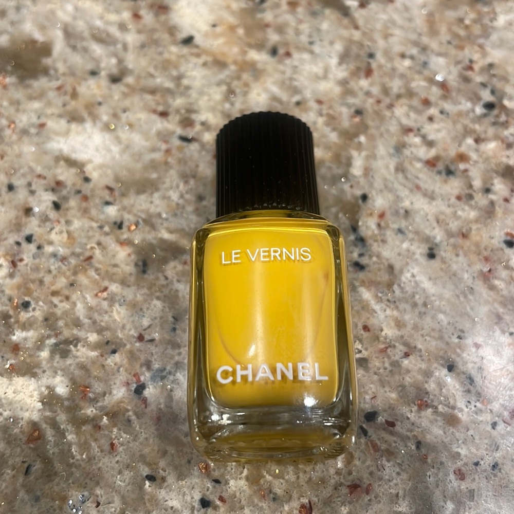 NEW CHANEL LE VERNIS Nail Polish - Picture 6 of 8